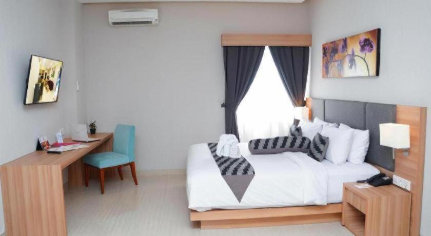 Orchardz Hotel Gajah Mada Pontianak Exterior photo