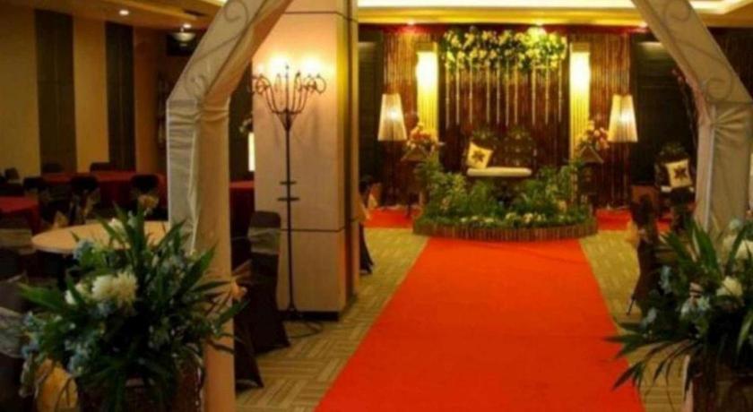 Orchardz Hotel Gajah Mada Pontianak Exterior photo